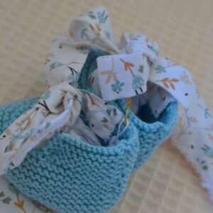 PATUCOS BEBE AZUL CON LAZO DE FLORES