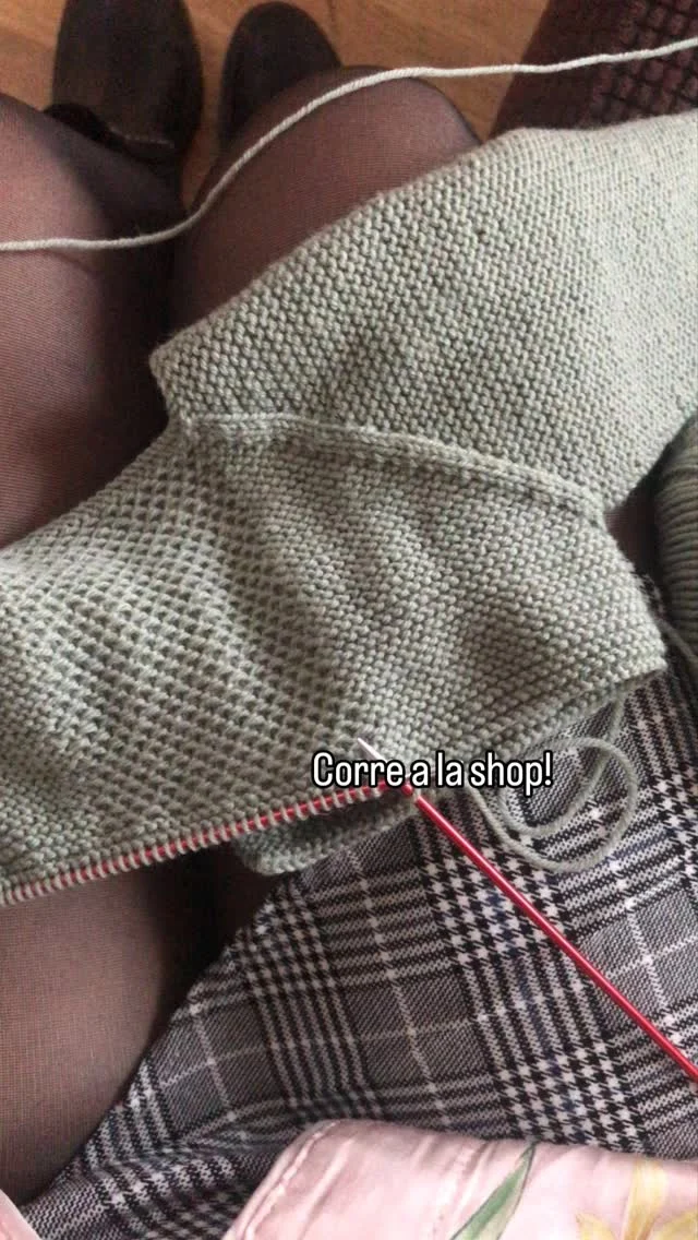 Vamos añadiendo diferentes modelos a la shop como estas ranitas tejidas por Laura @el_punto_de_nina y blusita a juego "fiesta en el bosque". Si quieres una prenda tejida a mano en algodón orgánico GOTS para tu bebé o para regalar AQUI ES

Abstenerse clientes que busquen prendas de acrílico, hechas en China o cualquier punto fuera de España confeccionadas en masa. 😉 #hechoamano #algodonorganico #ropabebe #canastillanacimiento #ajuarbebe #clasicorenovado #ranitabebe #reciennacido