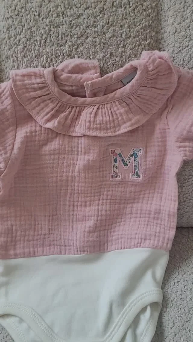 Como os decía ayer por historias regalamos estas prendas y complementos personalizados. Por diferentes motivos nunca han salido de nuestro taller y nos parece que lo mejor es regalarlos, seguro que a muchas personas les hace ilusión. Si tienes un bebé o conoces a alguien que comparta nombre: Matías, Juan, Julieta, Noa, Natalia, Valentina, M... escríbelo o compártelo.

Todas las prendas y accesorios son nuevas y están en perfecto estado. Os voy adjudicando por privado.