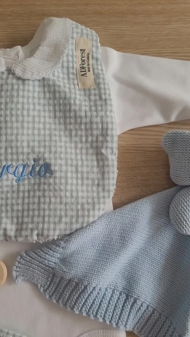 Para bebés que derriten corazones #canastillanacimiento #canastillapersonalizada #baberopersonalizado #sujetachupete